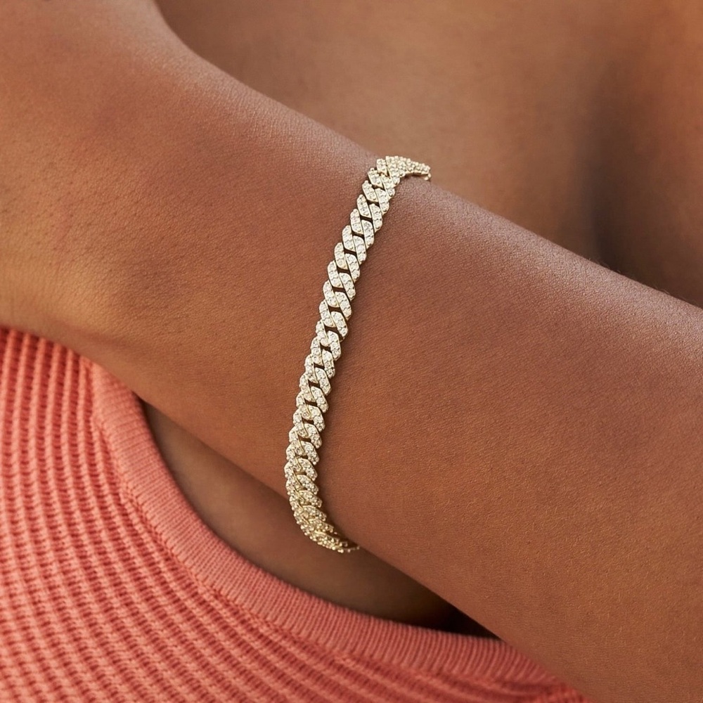 Gold Diamond-Cut Curb Chain Bracelet - Elegant Women's Jewelry